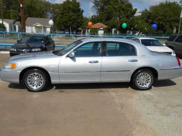 1999 Lincoln Town Car DOWN 4.9 WAC
