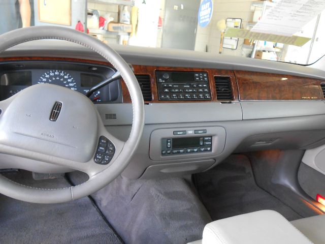 1999 Lincoln Town Car DOWN 4.9 WAC
