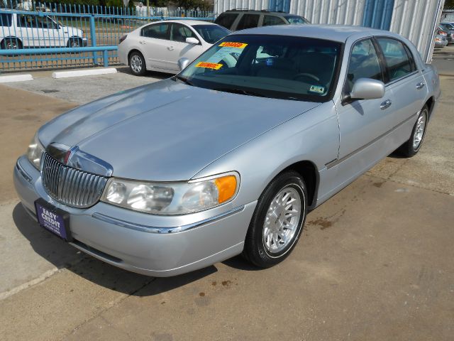 1999 Lincoln Town Car DOWN 4.9 WAC