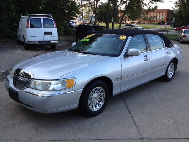 1999 Lincoln Town Car DOWN 4.9 WAC