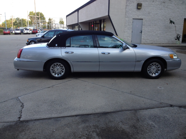 1999 Lincoln Town Car DOWN 4.9 WAC