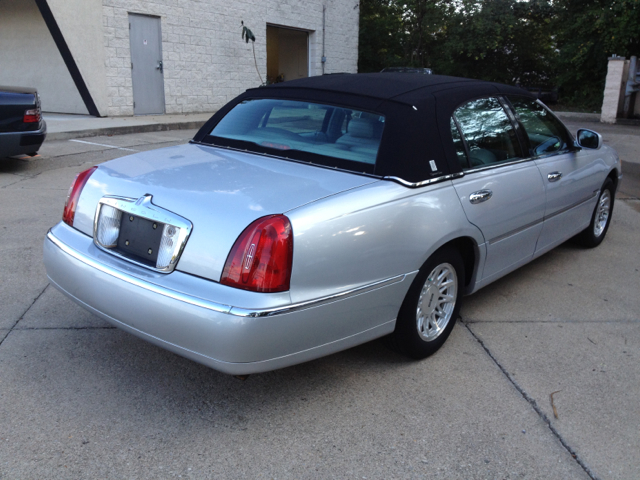 1999 Lincoln Town Car DOWN 4.9 WAC