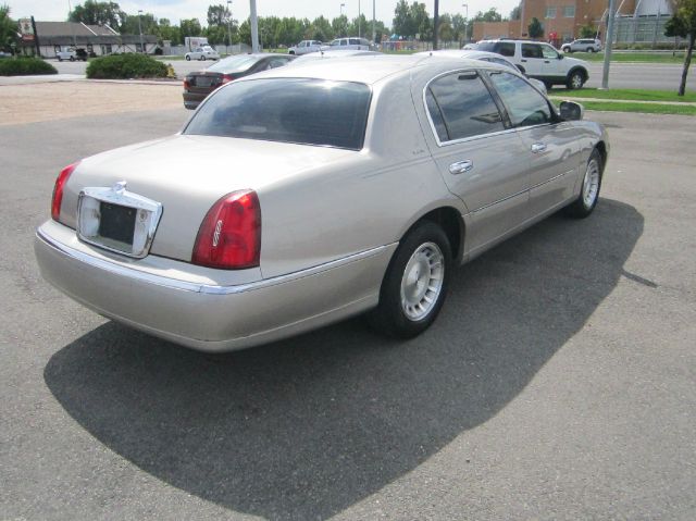 1999 Lincoln Town Car DOWN 4.9 WAC
