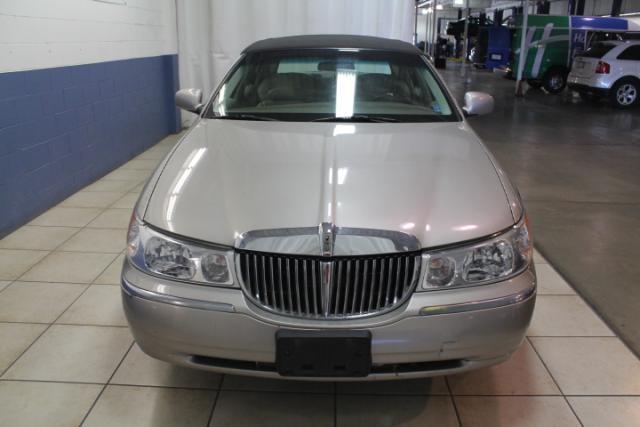 2000 Lincoln Town Car SLT Club Cab 2WD
