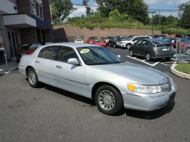 2000 Lincoln Town Car DOWN 4.9 WAC