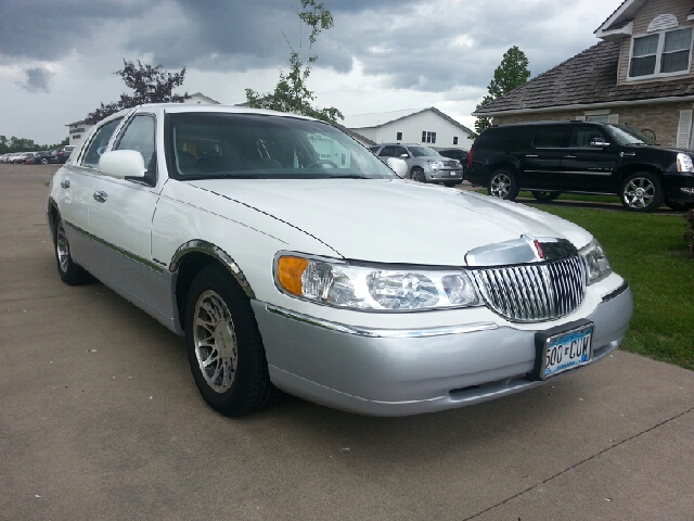 2000 Lincoln Town Car DOWN 4.9 WAC