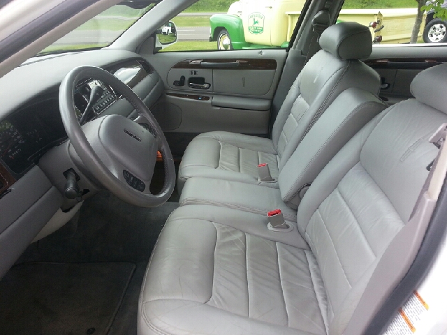 2000 Lincoln Town Car DOWN 4.9 WAC