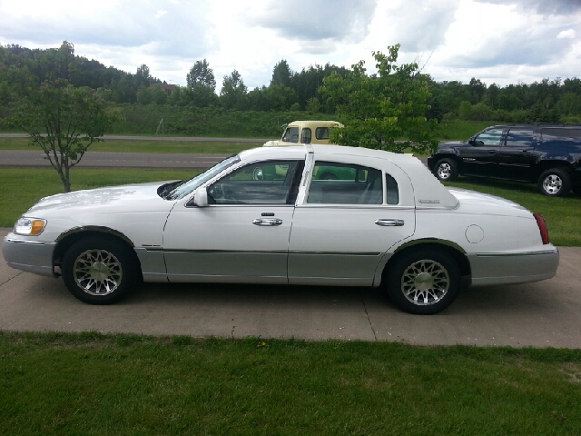 2000 Lincoln Town Car DOWN 4.9 WAC