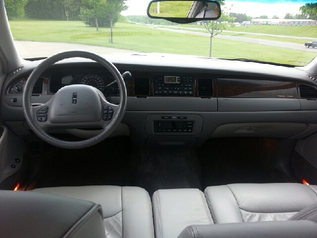 2000 Lincoln Town Car DOWN 4.9 WAC