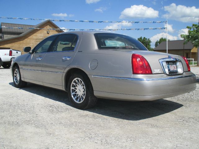 2000 Lincoln Town Car LT FWD 1SD