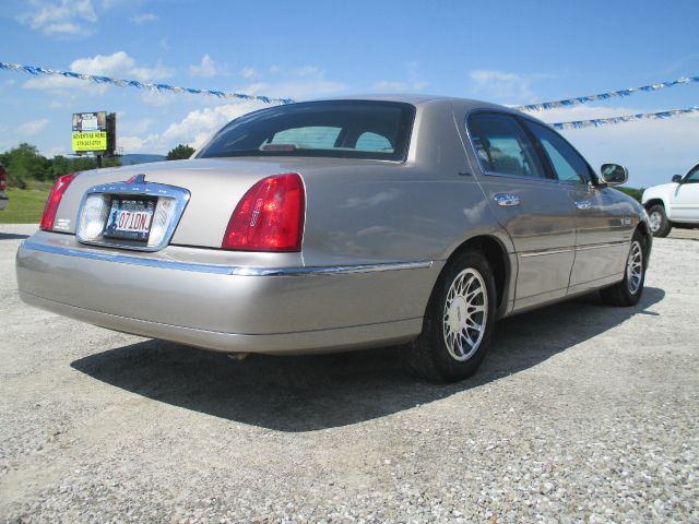 2000 Lincoln Town Car LT FWD 1SD