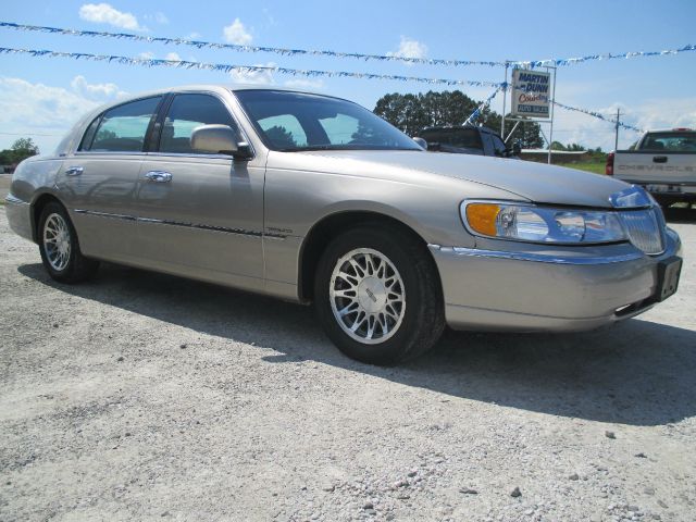 2000 Lincoln Town Car LT FWD 1SD