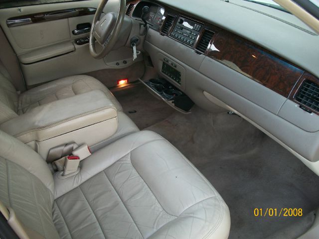 2000 Lincoln Town Car DOWN 4.9 WAC