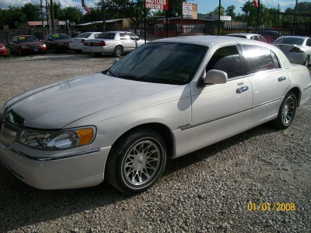 2000 Lincoln Town Car DOWN 4.9 WAC