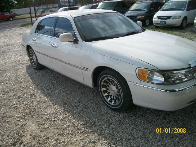 2000 Lincoln Town Car DOWN 4.9 WAC