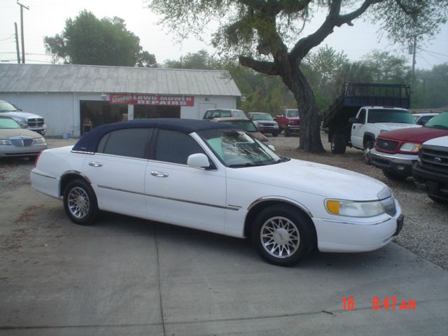 2000 Lincoln Town Car DOWN 4.9 WAC