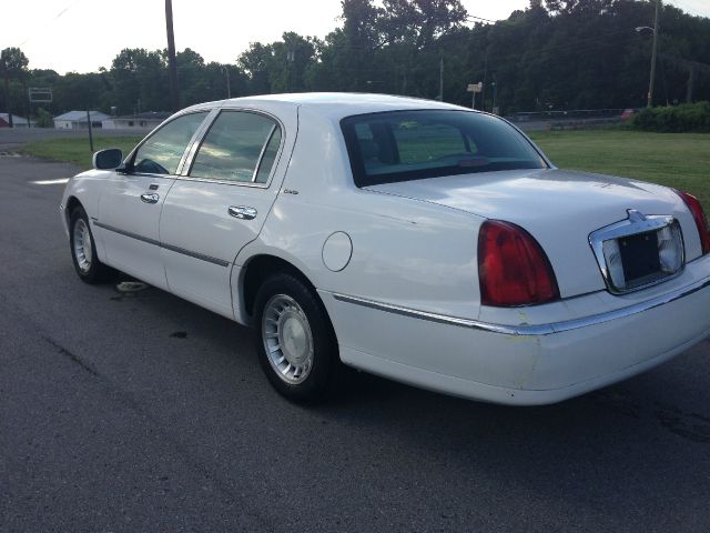 2000 Lincoln Town Car DOWN 4.9 WAC