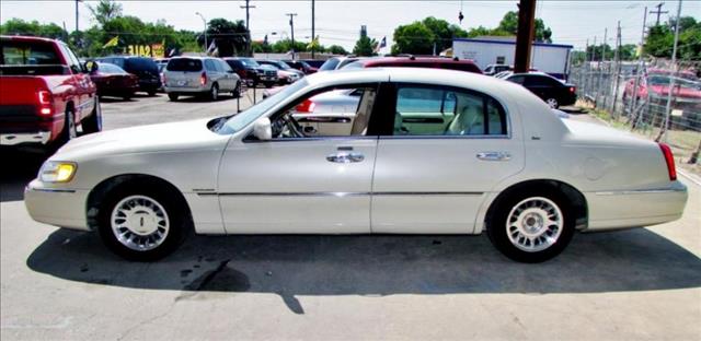 2000 Lincoln Town Car Unknown