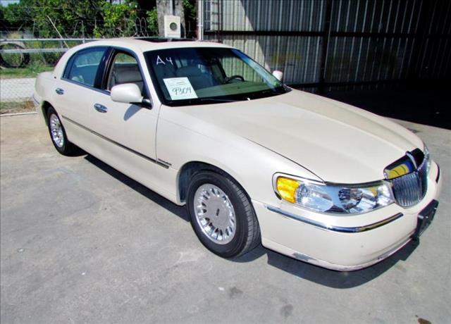 2000 Lincoln Town Car Unknown
