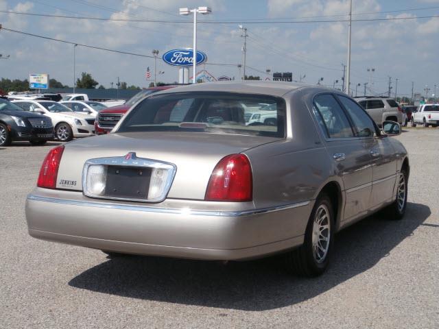 2000 Lincoln Town Car DOWN 4.9 WAC