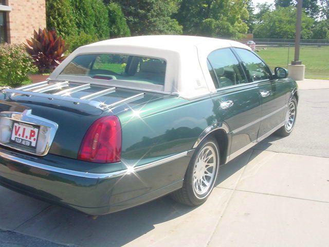 2000 Lincoln Town Car DOWN 4.9 WAC