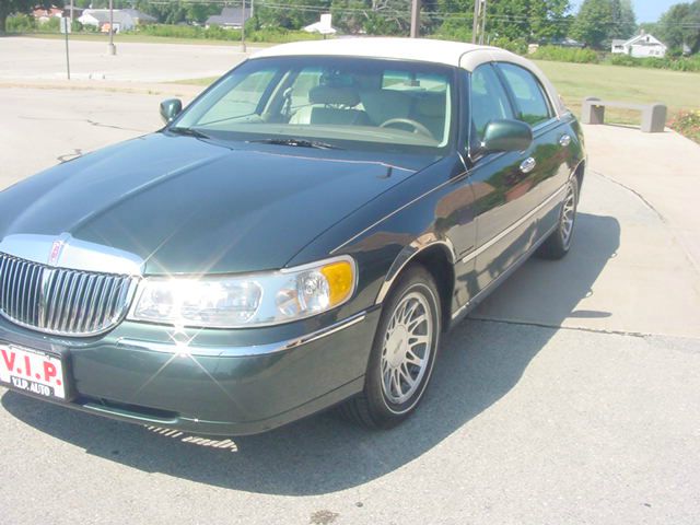 2000 Lincoln Town Car DOWN 4.9 WAC