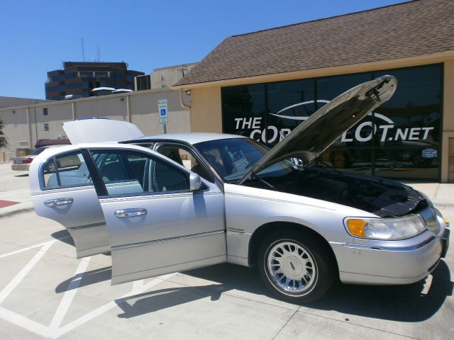2000 Lincoln Town Car ZR-2 Extended Cab