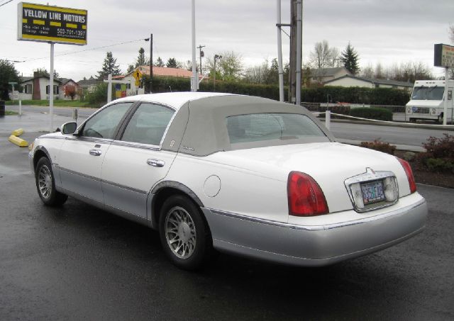 2000 Lincoln Town Car DOWN 4.9 WAC