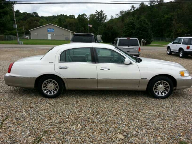 2000 Lincoln Town Car DOWN 4.9 WAC