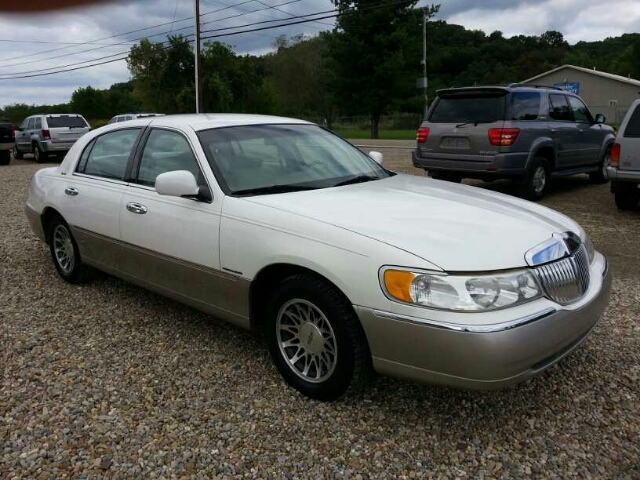 2000 Lincoln Town Car DOWN 4.9 WAC