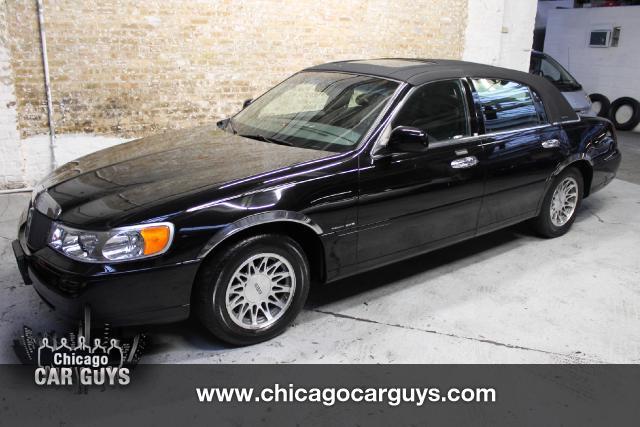 2000 Lincoln Town Car 4dr Sdn 300 Touring AWD Ltd Avail