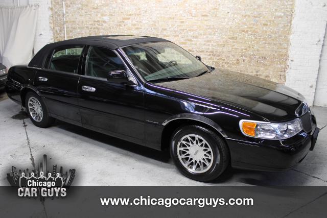 2000 Lincoln Town Car 4dr Sdn 300 Touring AWD Ltd Avail