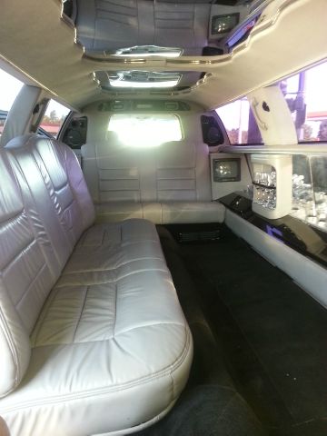 2000 Lincoln Town Car 4X4 SLE Regular Cab