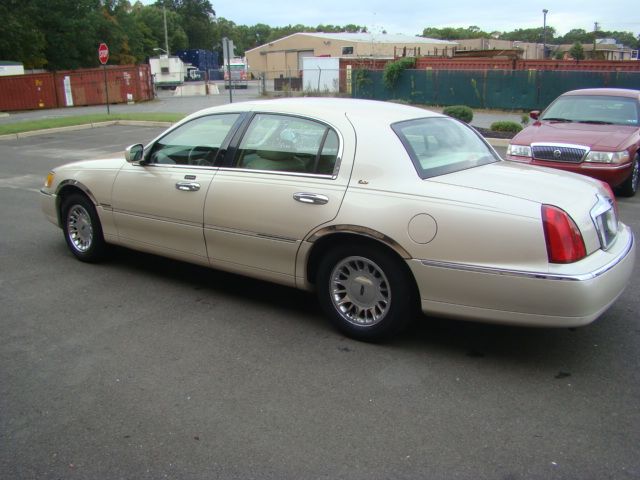 2000 Lincoln Town Car ZR-2 Extended Cab