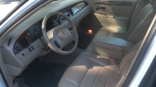 2001 Lincoln Town Car DOWN 4.9 WAC