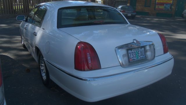 2001 Lincoln Town Car DOWN 4.9 WAC