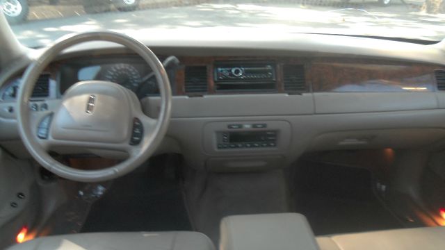 2001 Lincoln Town Car DOWN 4.9 WAC