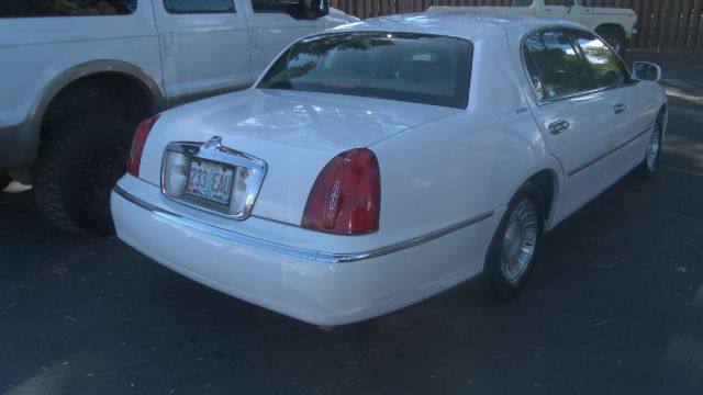 2001 Lincoln Town Car DOWN 4.9 WAC