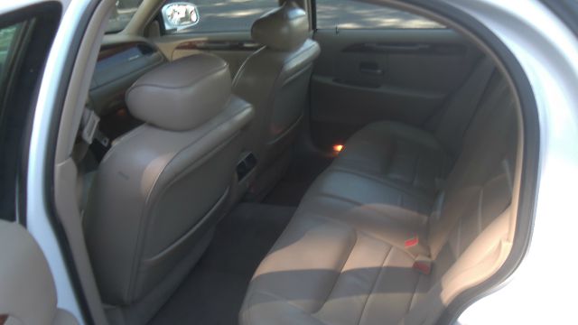 2001 Lincoln Town Car DOWN 4.9 WAC