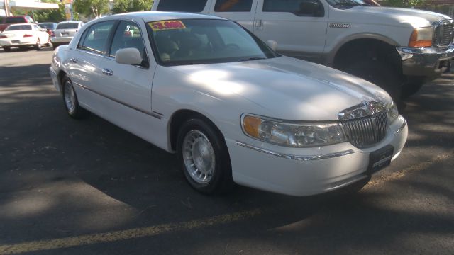 2001 Lincoln Town Car DOWN 4.9 WAC