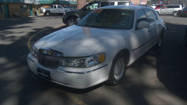 2001 Lincoln Town Car DOWN 4.9 WAC