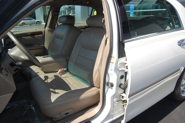 2001 Lincoln Town Car DOWN 4.9 WAC