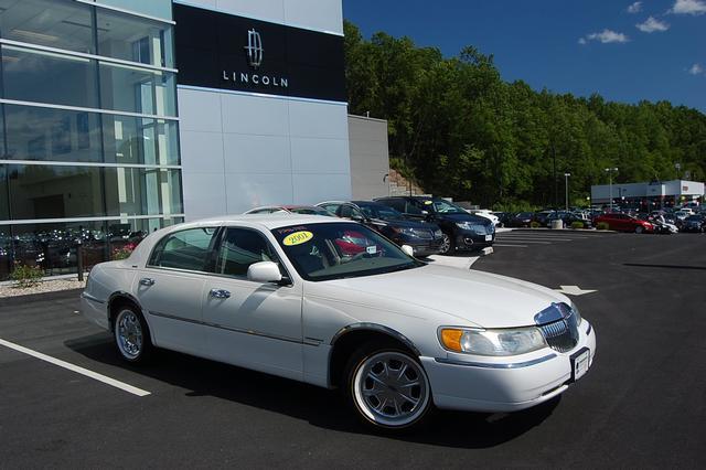 2001 Lincoln Town Car DOWN 4.9 WAC