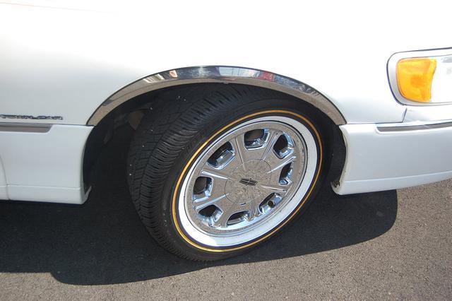 2001 Lincoln Town Car DOWN 4.9 WAC