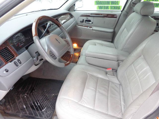 2001 Lincoln Town Car DOWN 4.9 WAC