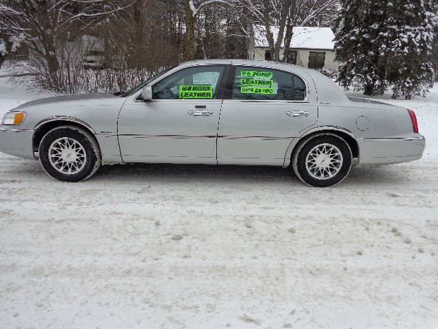 2001 Lincoln Town Car DOWN 4.9 WAC
