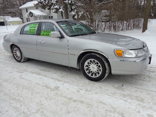 2001 Lincoln Town Car DOWN 4.9 WAC