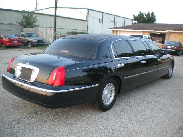 2001 Lincoln Town Car DOWN 4.9 WAC