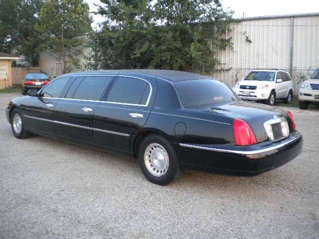 2001 Lincoln Town Car DOWN 4.9 WAC