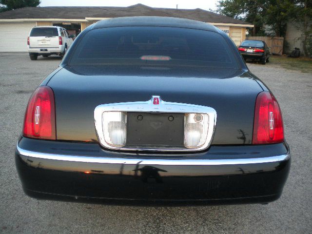 2001 Lincoln Town Car DOWN 4.9 WAC